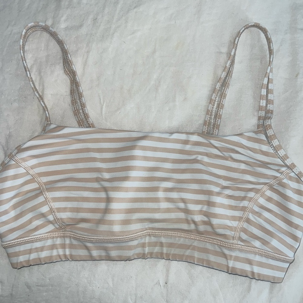 Lululemon sports bra